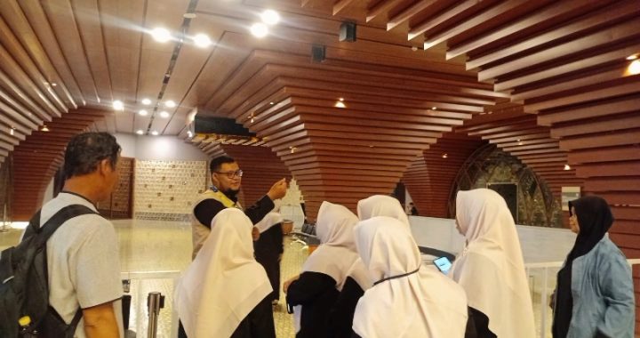 Dari Cengkareng ke Bandung, MT Al-Musyarafah Antusias Jelajahi Galeri Rasulullah
