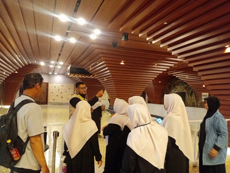 Dari Cengkareng ke Bandung, MT Al-Musyarafah Antusias Jelajahi Galeri Rasulullah
