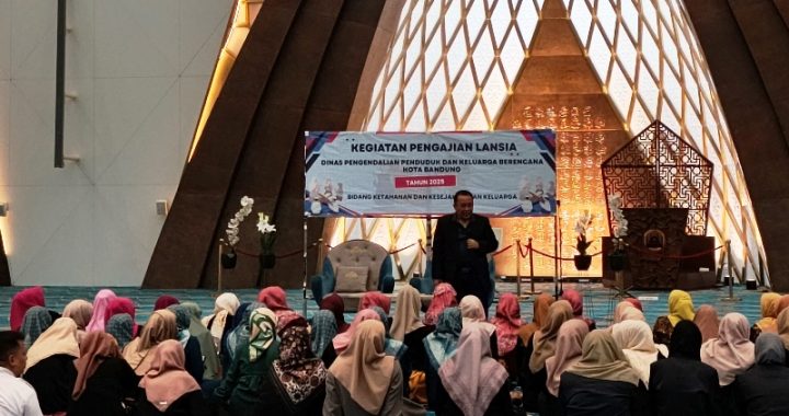 DKKBP Kota Bandung Gelar Pengajian Lansia di Masjid Raya Al Jabbar