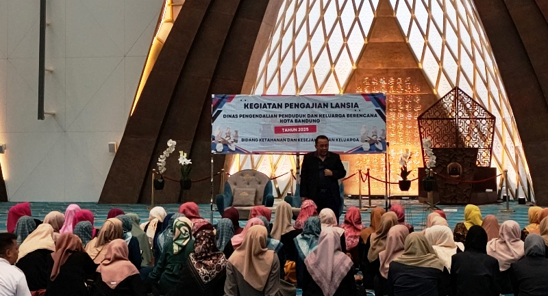 DKKBP Kota Bandung Gelar Pengajian Lansia di Masjid Raya Al Jabbar