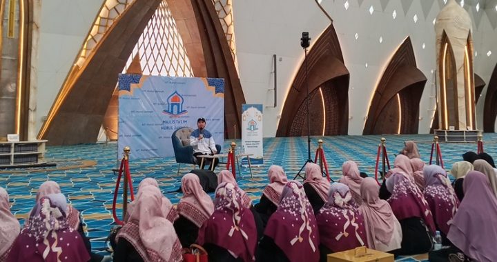 Kajian Adjie Pangestu: Bersama Allah Masa Depan Lebih Tenang