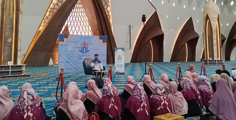 Kajian Adjie Pangestu: Bersama Allah Masa Depan Lebih Tenang