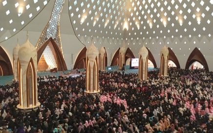 Jamaah Ustadzah Halimah Alaydrus Masjid Raya Al Jabbar