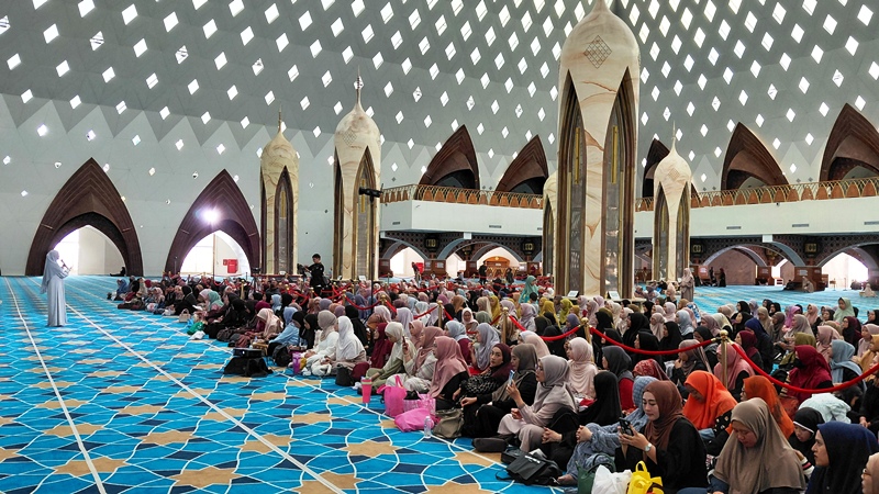 Kajian Hipnoterapi Ghinan Rhinda