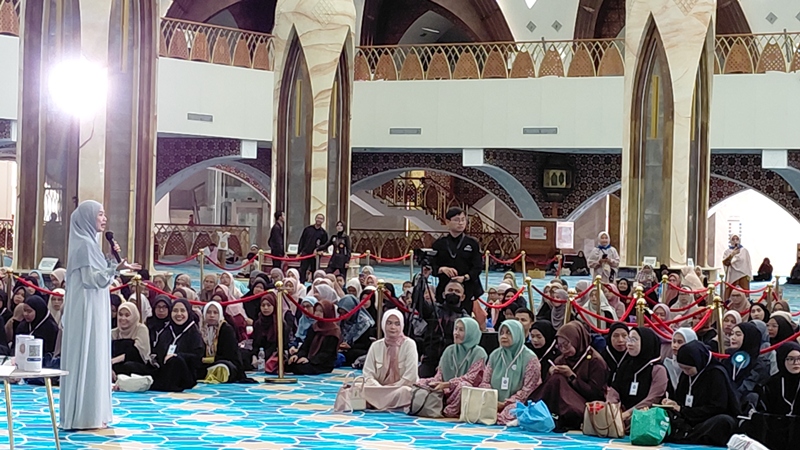 Kajian Hipnoterapi Ghinan Rhinda