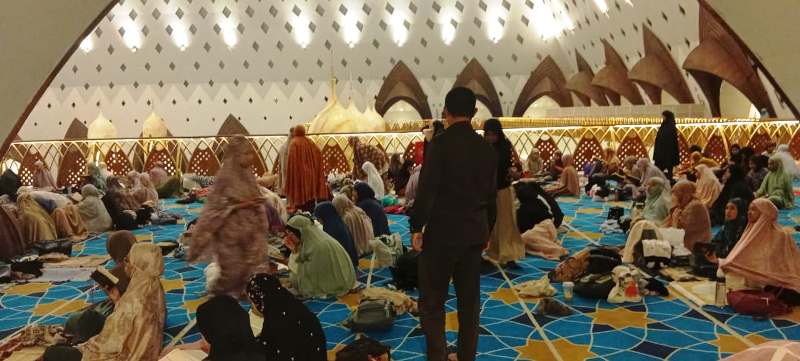 Suasana I'tikaf Masjid Raya Al Jabbar
