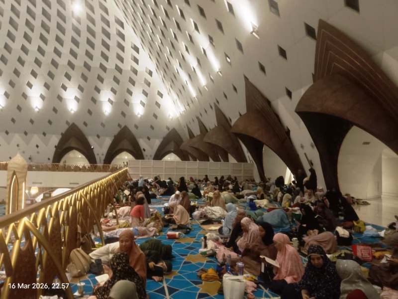 Suasana I'tikaf Masjid Raya Al Jabbar