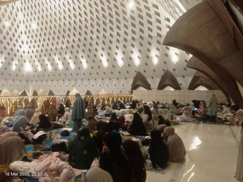 Suasana I'tikaf Masjid Raya Al Jabbar