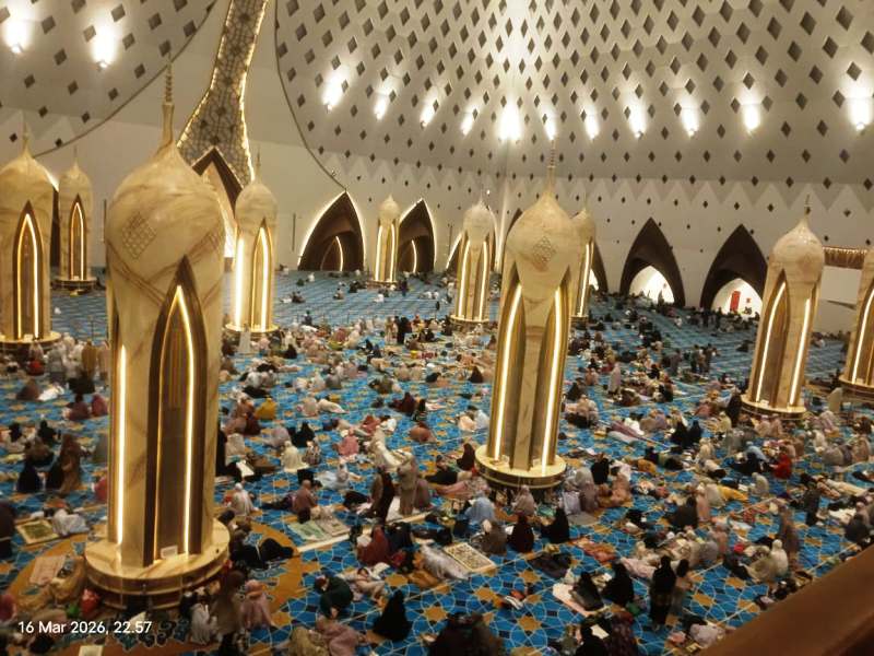 Suasana I'tikaf Masjid Raya Al Jabbar