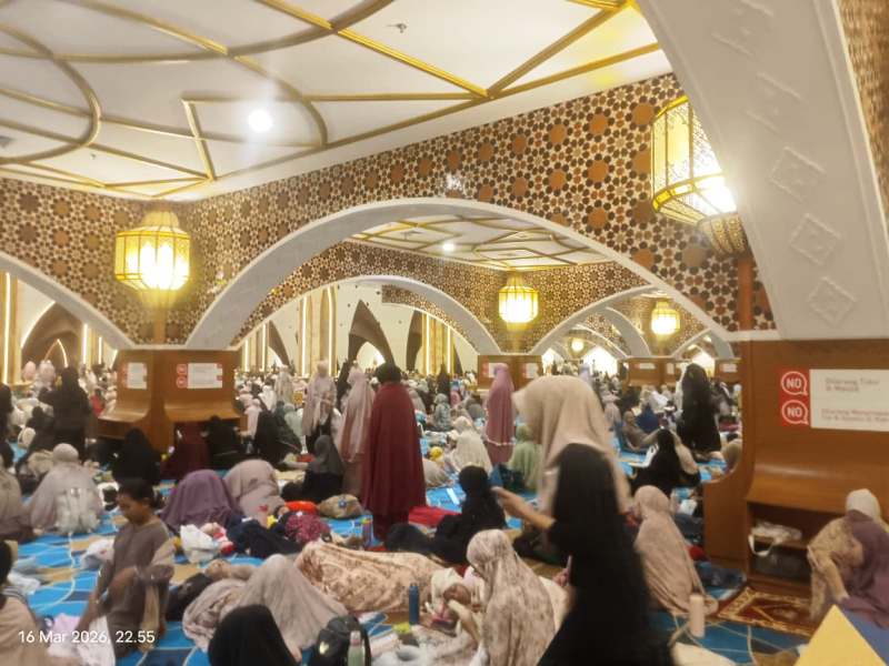 Suasana I'tikaf Masjid Raya Al Jabbar