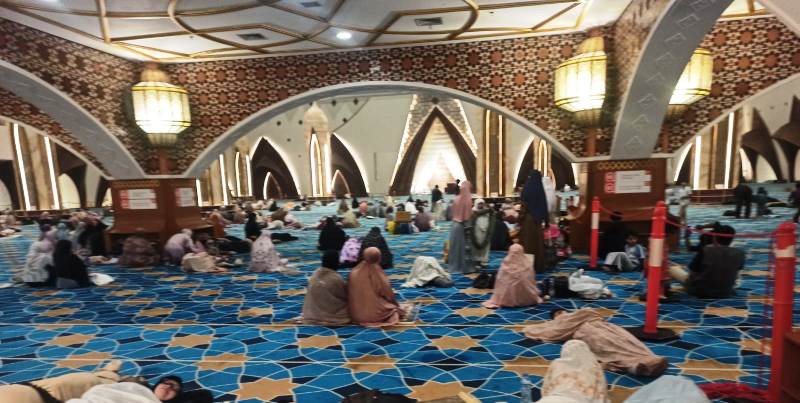 Suasana I'tikaf Masjid Raya Al Jabbar