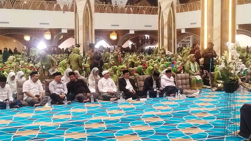 Muslimat NU Padati Masjid Raya Al Jabbar