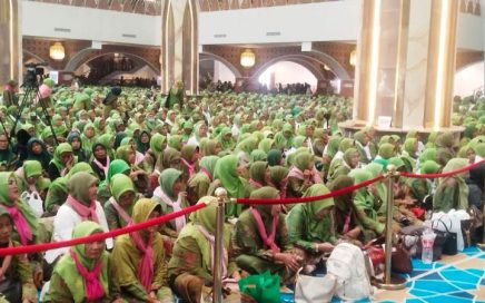 Muslimat NU Padati Masjid Raya Al Jabbar