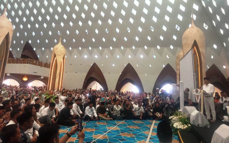 KDM Sambut Tahun Baru 1448 Hijriyah di Masjid Raya Al Jabbar