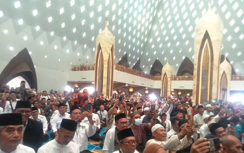 KDM Sambut Tahun Baru 1448 Hijriyah di Masjid Raya Al Jabbar